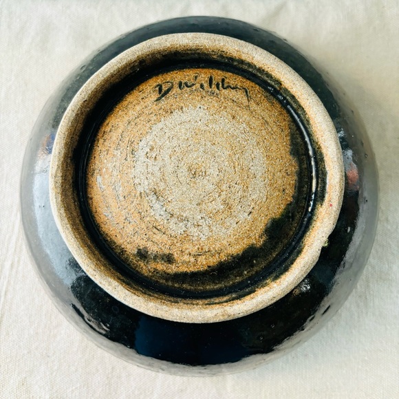 Hand Thrown Detailed Black Glaze Studio Art Pottery Bowl 8.5” Diameter Signed - Picture 6 of 6